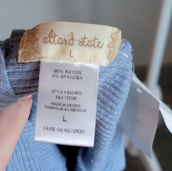 NWT cropped sweater/top - Altar'd State - size large - Picture 4 of 6